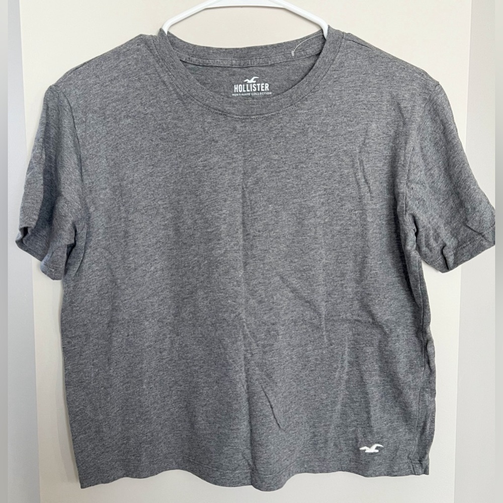 EUC Hollister Gray Classic T-shirt, Size Small